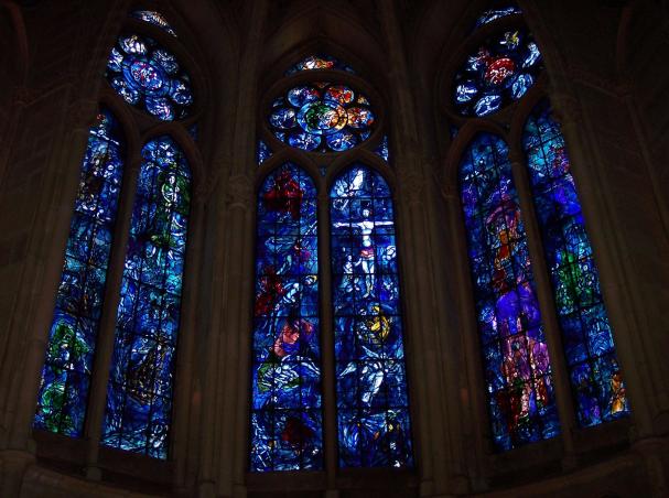 Marc Chagall - vetrate della Cappella assiale, 1974 - Reims, Cattedrale di Notre-Dame. 